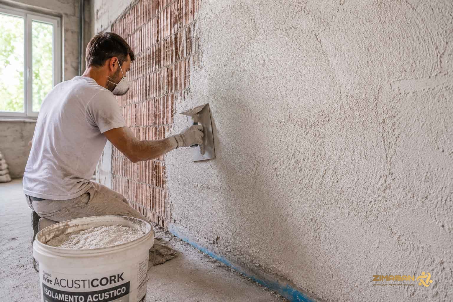 نمایی از اجرای عایق حرارتی پودری زیمابان روی سطح ساختمانی برای کاهش انتقال دما