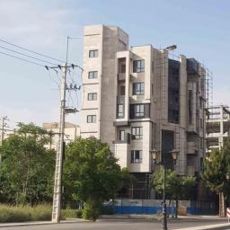 اجرای تخصصی نانو عایق رطوبتی بر روی نمای سیمانی ساختمان توسط تیم زیمابان