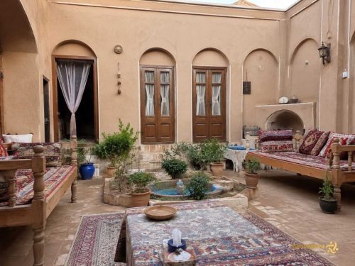 اجرای کاهگل سنتی آماده زیمابان در نمای ویلا